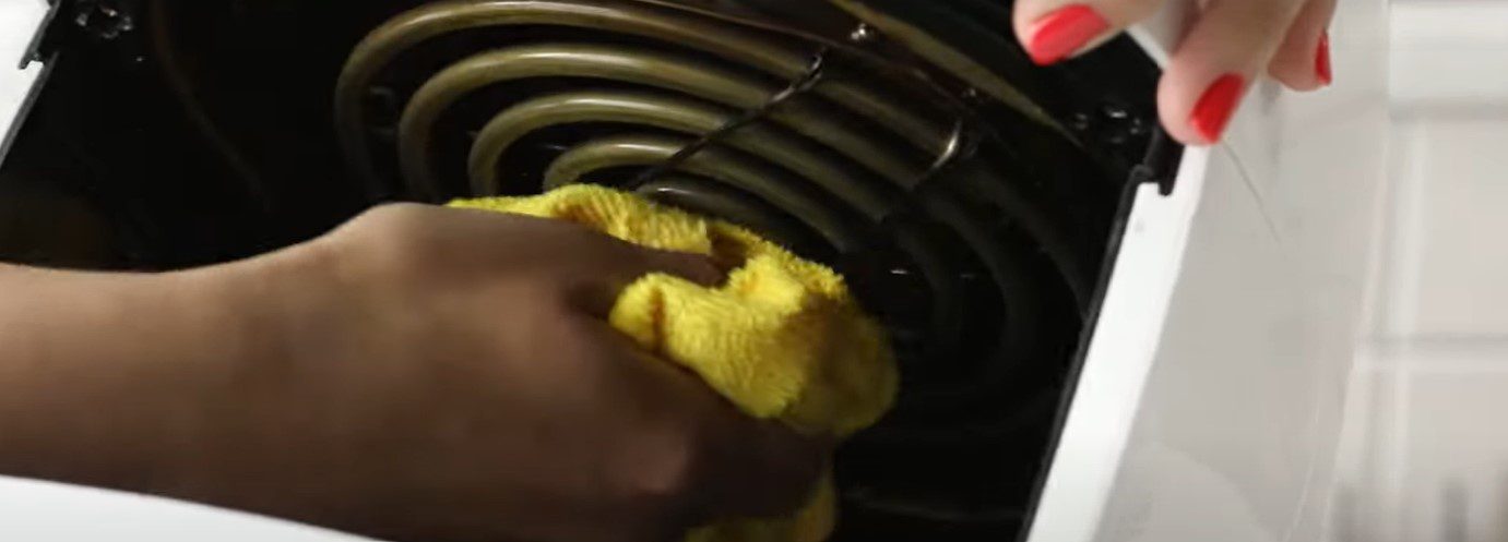 How To Clean Air Fryer Easily - Cooking Top Gear